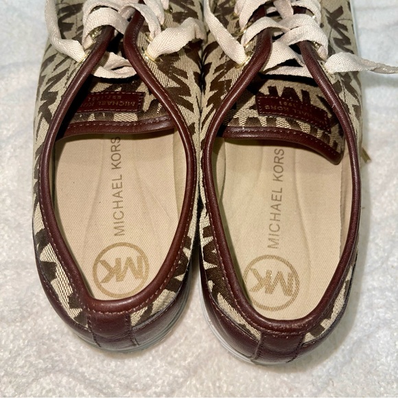 Michael Kors Logo Low Top Sneakers - Picture 3 of 7
